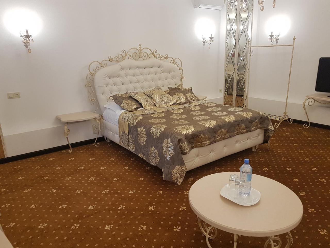 Sequoia Boutique Hotel Тараз Екстериор снимка